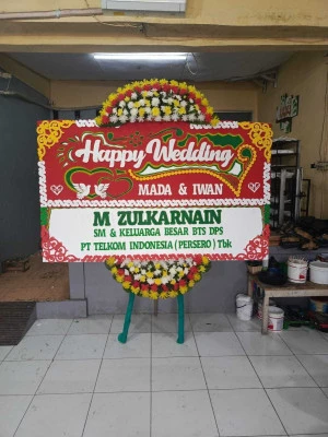 Papan Bunga di Ujung Semampir